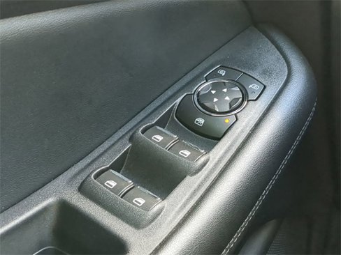 Used 2020 Ford Edge SE image 27