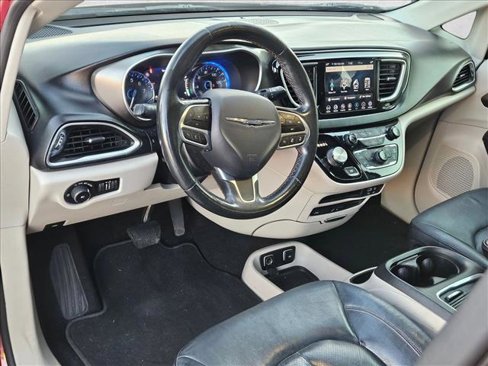 Used 2020 Chrysler Pacifica Touring-L Plus image 10