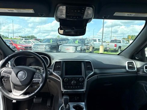 Used 2018 Jeep Grand Cherokee Limited image 16