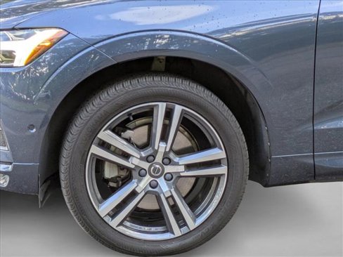 Used 2019 Volvo XC60 T6 Momentum w/ Protection Package Premier image 9