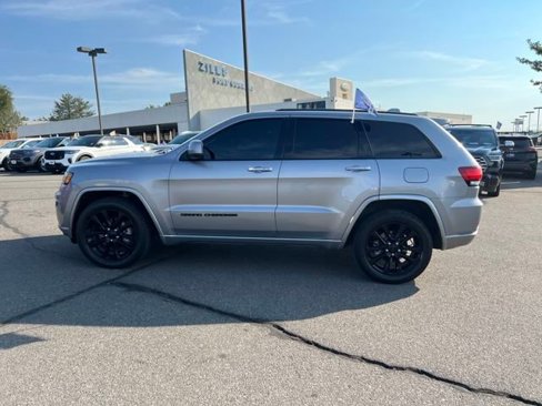 Used 2020 Jeep Grand Cherokee Altitude image 2