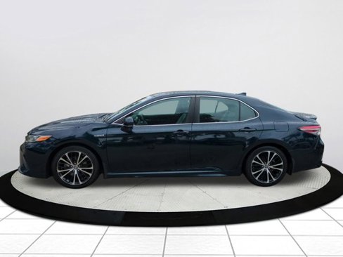 Used 2019 Toyota Camry SE image 6