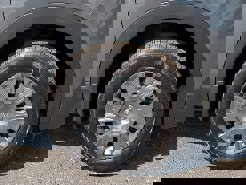 Certified 2025 Nissan Kicks S image 11