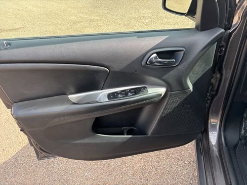Used 2019 Dodge Journey SE image 13