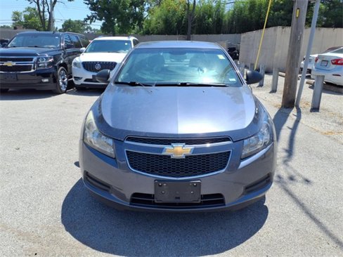 Used 2013 Chevrolet Cruze LS image 2