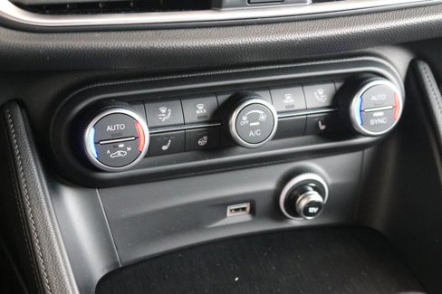Used 2024 Alfa Romeo Stelvio Sprint image 31