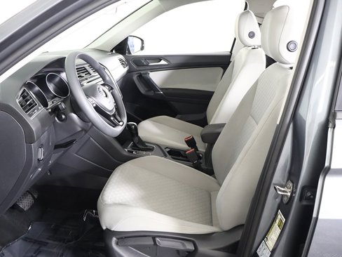 Used 2020 Volkswagen Tiguan S image 28