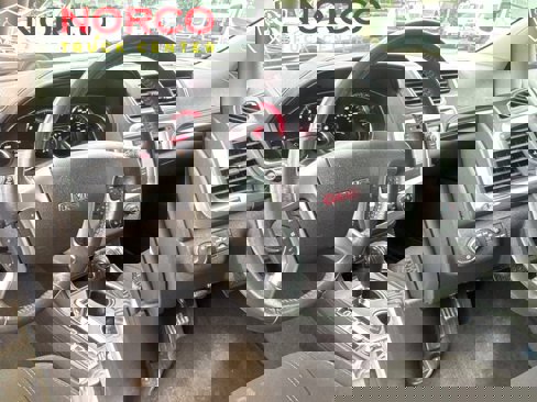 Used 2015 GMC Acadia SLE image 18