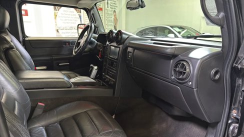 Used 2005 HUMMER H2 w/ Preferred Equipment Group image 16