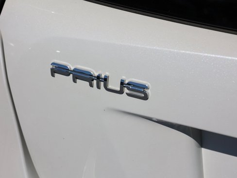 Used 2017 Toyota Prius Four image 14