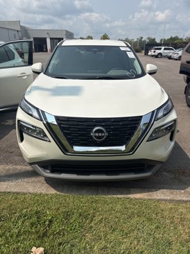 Used 2023 Nissan Rogue SV image 2