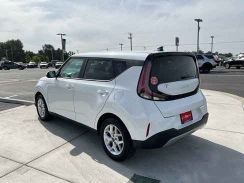 Used 2023 Kia Soul LX w/ LX Technology Package image 5