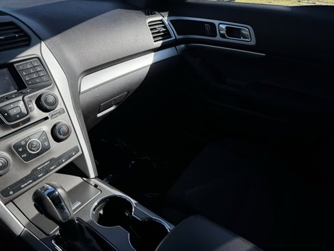 Used 2014 Ford Explorer XLT image 17