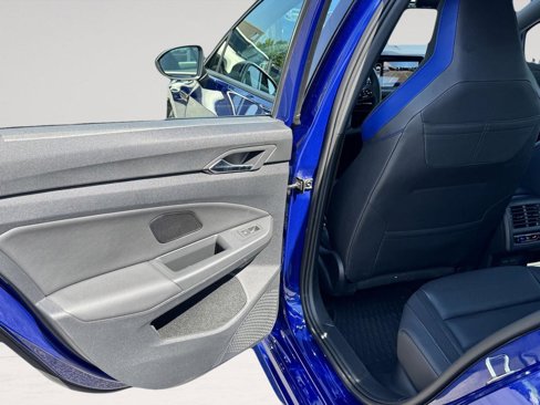 Used 2022 Volkswagen Golf R image 25