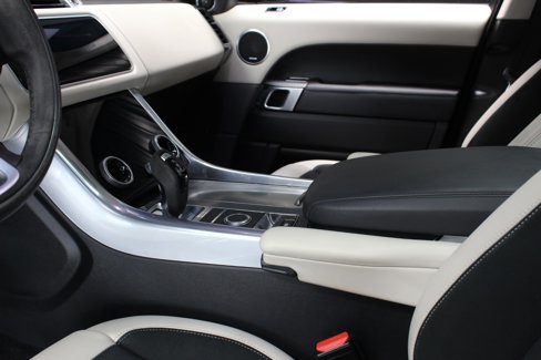 Used 2020 Land Rover Range Rover Sport HST image 23