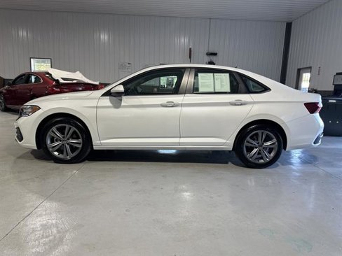 Used 2024 Volkswagen Jetta SE image 4