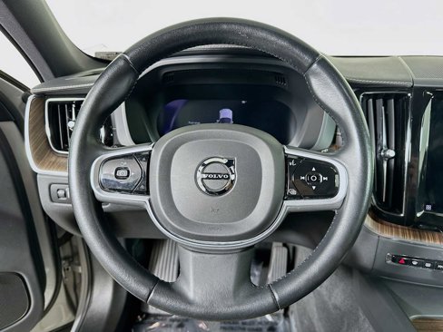 Certified 2022 Volvo XC60 B5 Inscription w/ Advanced Package image 11