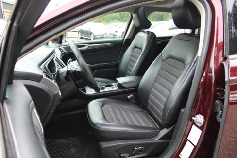 Used 2017 Ford Fusion SE w/ Equipment Group 201A image 25