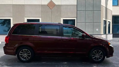 Used 2017 Dodge Grand Caravan SXT image 7