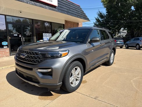 Used 2022 Ford Explorer XLT w/ Equipment Group 202A image 2