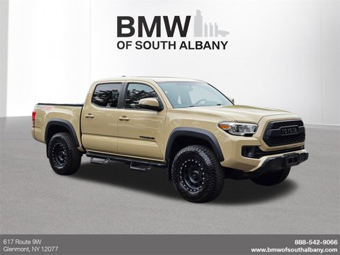 Used 2017 Toyota Tacoma SR5 image 1