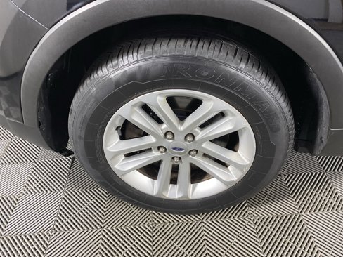 Used 2017 Ford Explorer XLT image 11