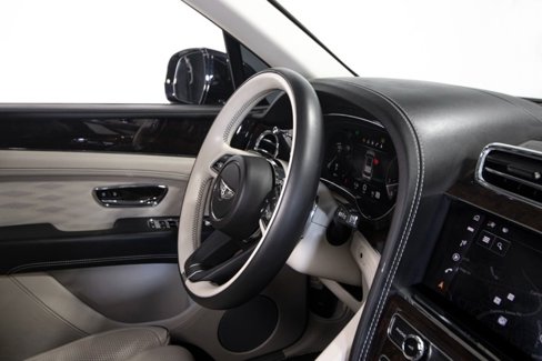 Used 2023 Bentley Bentayga Extended Wheelbase image 55