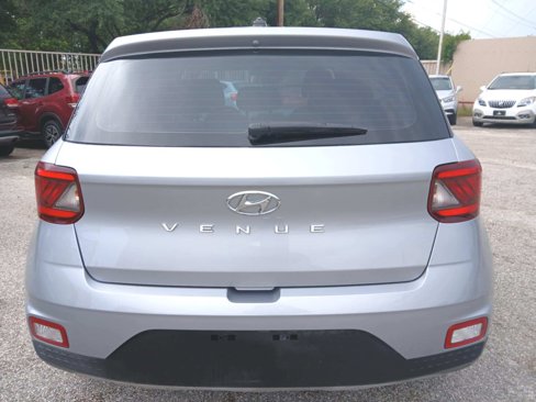 Used 2023 Hyundai Venue SE image 6