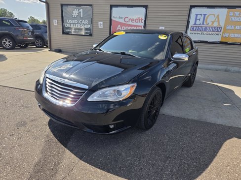 Used 2011 Chrysler 200 Limited image 1