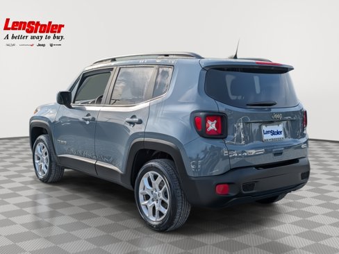 Used 2018 Jeep Renegade Latitude image 3