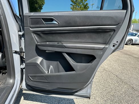 Used 2020 Volkswagen Atlas Cross Sport SE w/ Panoramic Sunroof Package image 16