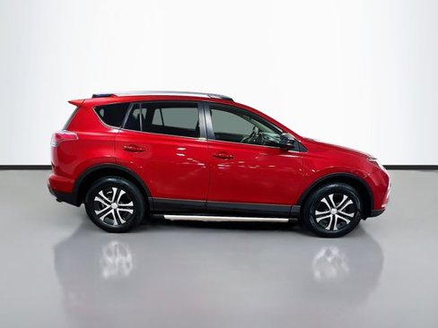 Used 2017 Toyota RAV4 LE image 8