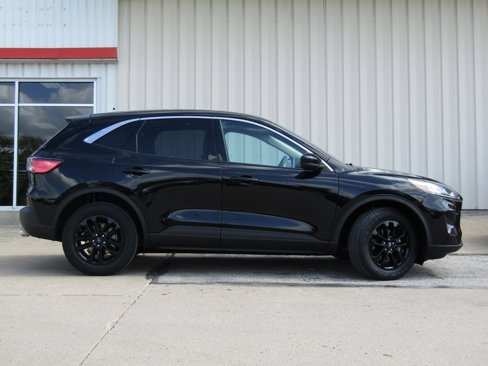 Used 2020 Ford Escape SE image 2