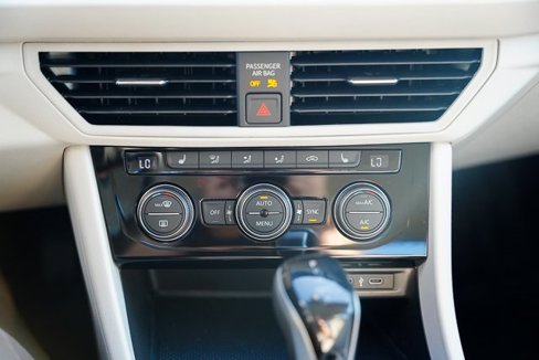 Certified 2023 Volkswagen Jetta SE image 17