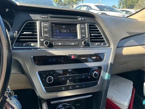 Used 2015 Hyundai Sonata SE w/ Option Group 09 image 8