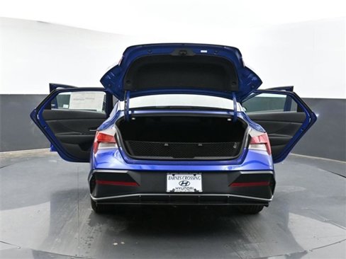 Used 2024 Hyundai Elantra SEL w/ Convenience Package image 38