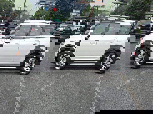Used 2024 MINI Cooper Countryman image 2