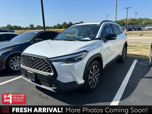 Certified 2025 Toyota Corolla Cross XLE image 1