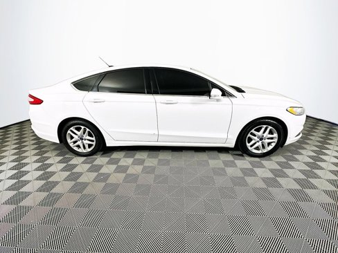 Used 2016 Ford Fusion SE image 10