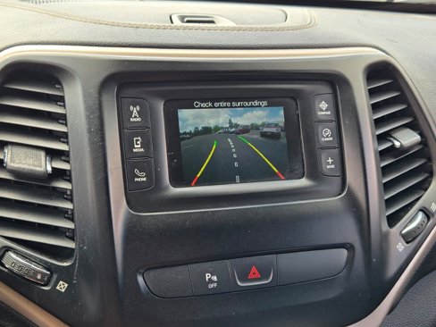 Used 2016 Jeep Cherokee Latitude w/ Safety/Convenience Group image 24