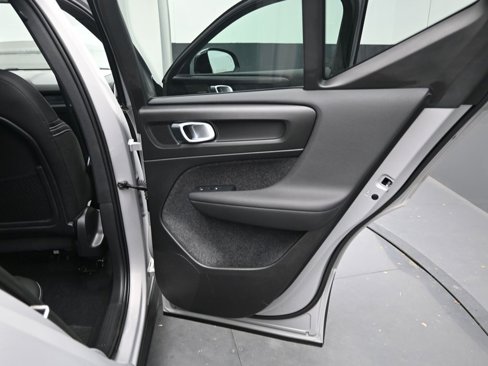 Certified 2023 Volvo XC40 Recharge Ultimate image 35