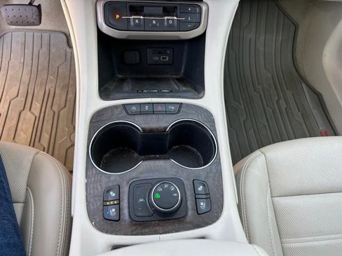 Used 2022 GMC Acadia Denali w/ Trailering Package image 17