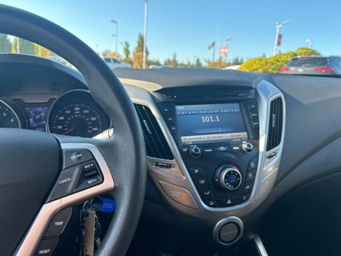 Used 2016 Hyundai Veloster image 20