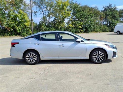 Used 2023 Nissan Altima 2.5 SV image 5