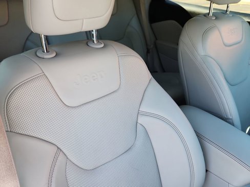 Used 2019 Jeep Cherokee Limited image 15