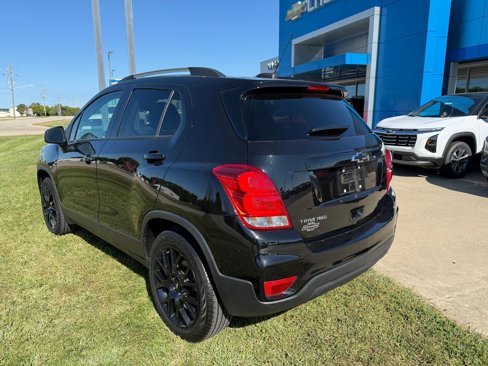 Used 2022 Chevrolet Trax LT w/ Midnight Edition image 9