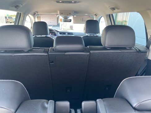 Certified 2022 Volkswagen Tiguan SE image 28