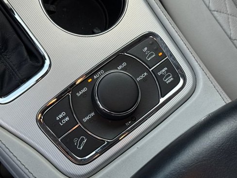 Used 2018 Jeep Grand Cherokee Summit image 31