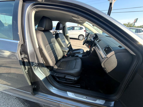 Used 2017 Volkswagen Passat 1.8T R-Line w/ R-Line Lighting Package image 12