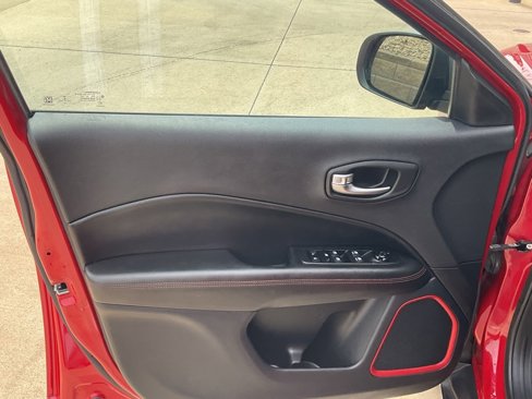 Used 2020 Jeep Compass Trailhawk image 7